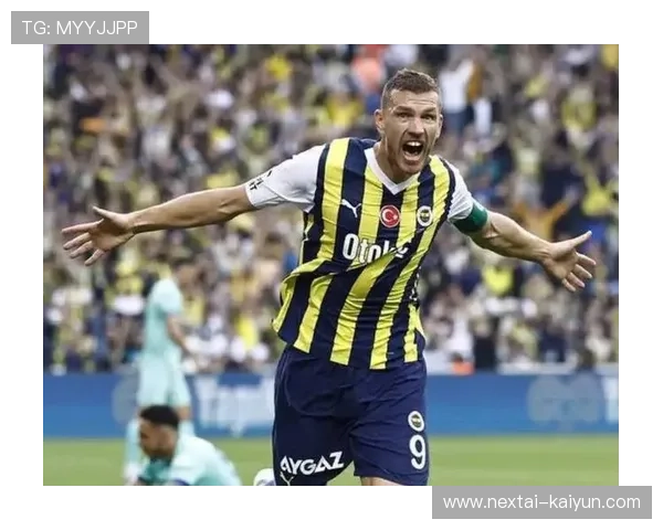 39岁哲科训练中指导年轻前锋,佛罗伦萨更衣室地位稳固